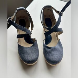 Born Size 8 women’s espadrille